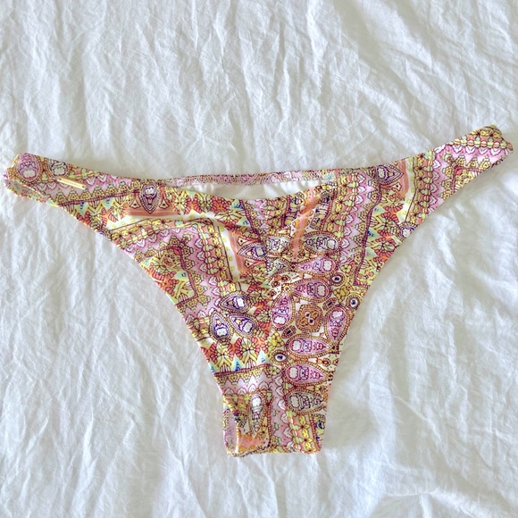 Victoria’s Secret Bikini set Boho Floral Size Medium, with ruffle top, Like new - Picture 9 of 11